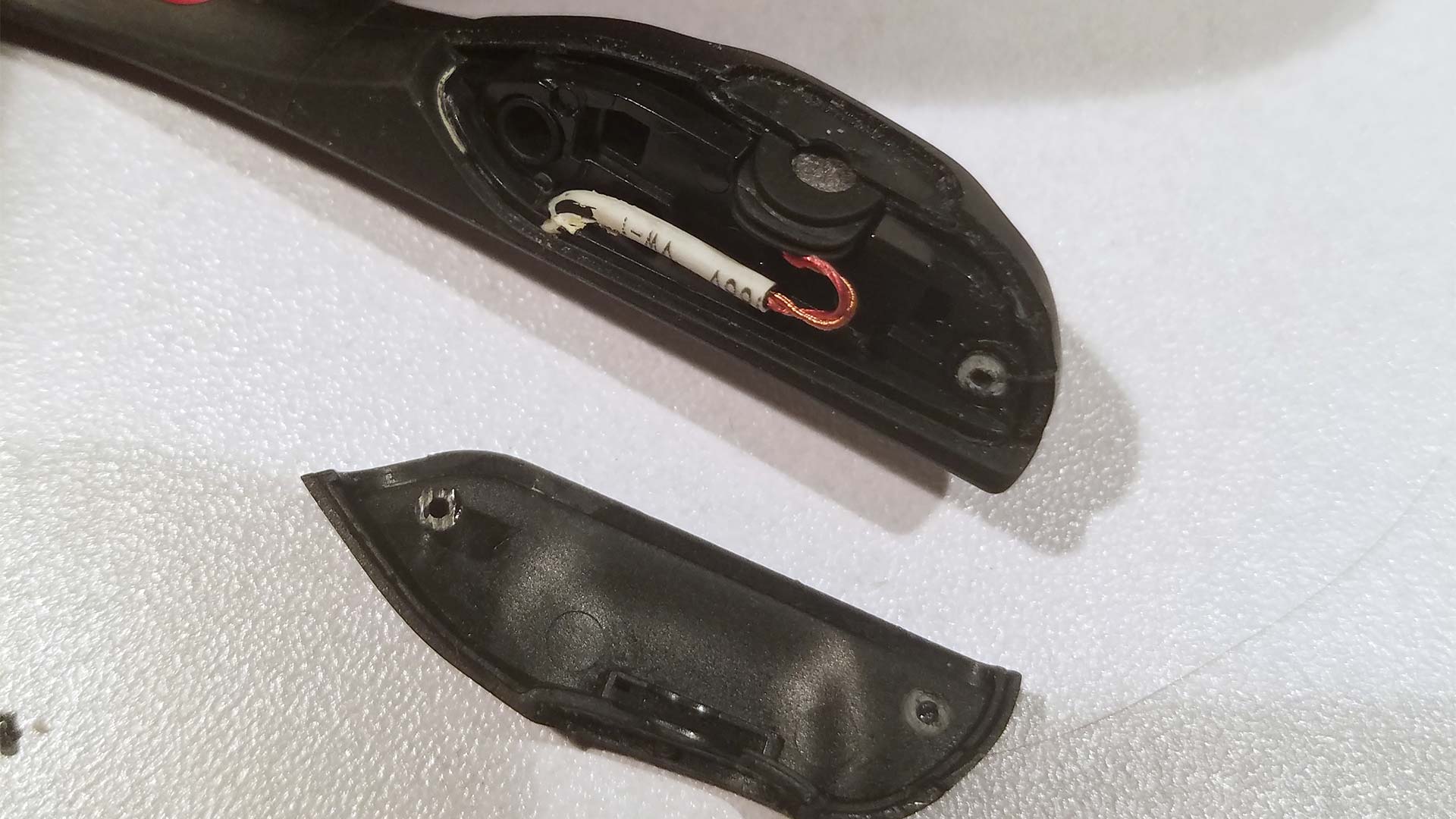 Corsair void Microphone repair - Broken tabs.